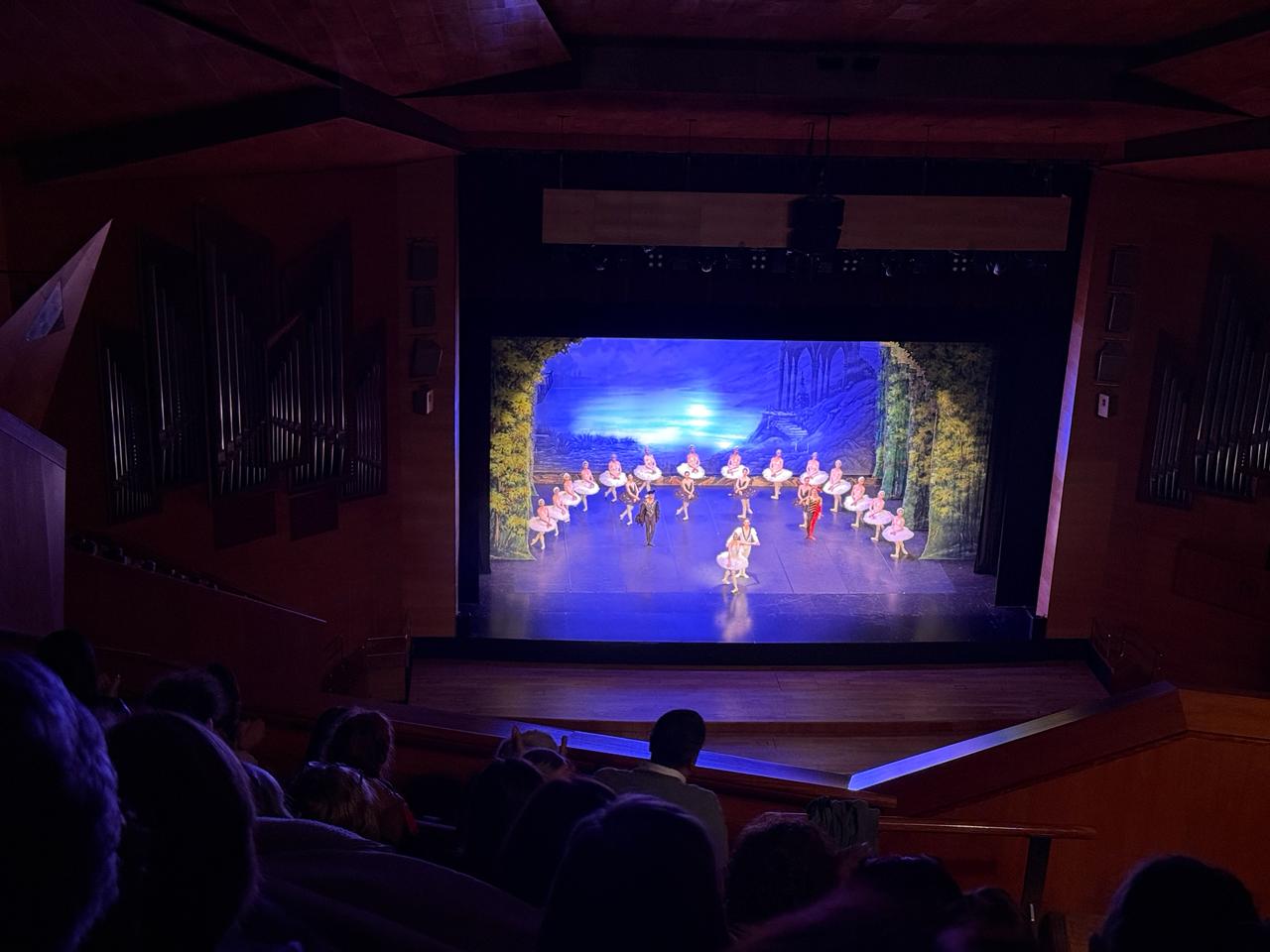 Dos autobuses completos acercaron a 112 espectadores al Palacio Euskalduna para la Salida cultural 2025 